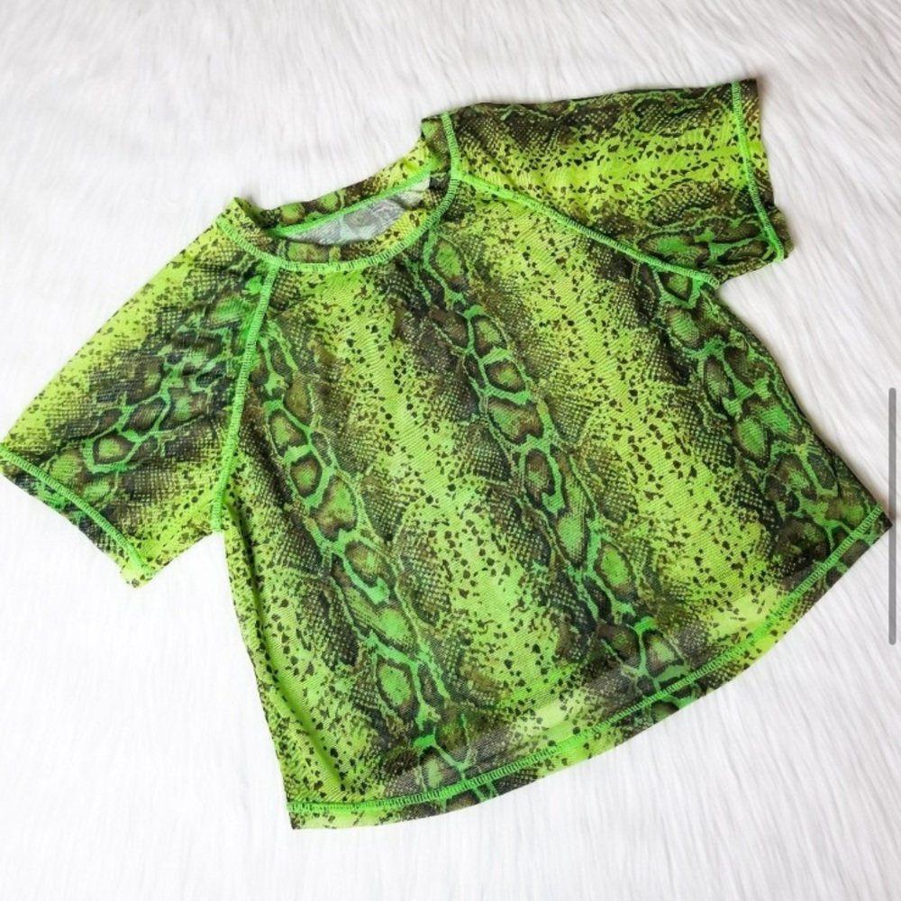 SOLD 🚨 green snake print mesh top 🐍